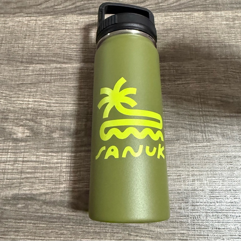 Sanuk Olive Green Water Bottle with lid clip